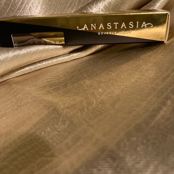 Anastasia Beverly Hills DipBrow Gel - Taupe - Picture 4 of 4